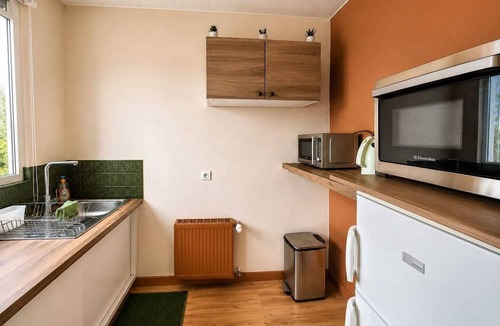 Avallon Apartment | Studio- Jungle Room