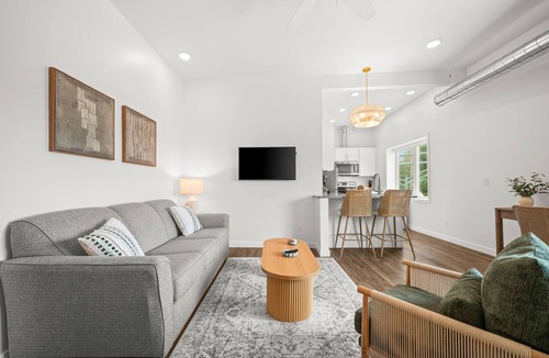 Bridgman Hotel | Studio King - Freshwater Inn - Bridgman, MI - Unit 4