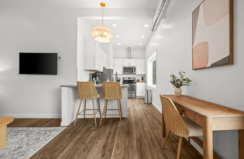 Bridgman Hotel | Studio King - Freshwater Inn - Bridgman, MI - Unit 4