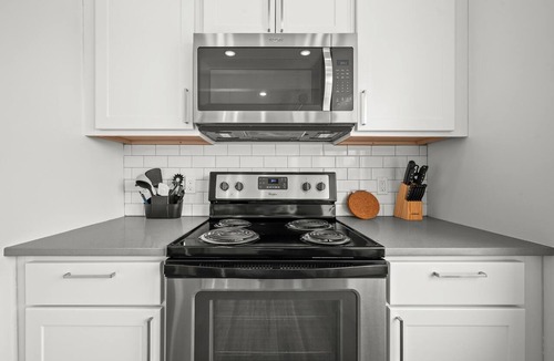 Bridgman Hotel | Studio King - Freshwater Inn - Bridgman, MI - Unit 4