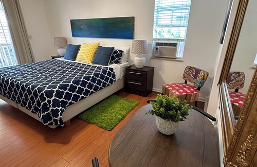 Old Northwood House | Studio/King size bed and kitchenet