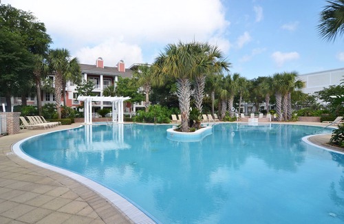 Baytowne Wharf Apartment | Studio ~ Kitchenette ~ Pool ~ Fitness Center