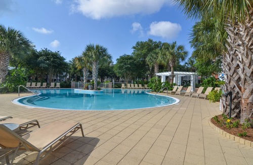 Baytowne Wharf Apartment | Studio ~ Kitchenette ~ Pool ~ Fitness Center