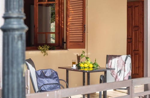 Nidri Apartment | Studio "Krinos 1" with Mountain View, Garden & Wi-Fi