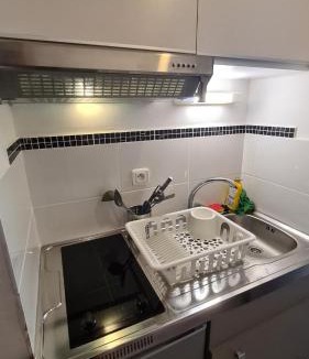 La Faviere Apartment | Studio La Faviere avec clim, balcon et place de parking privée