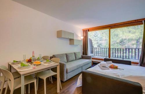 San Sicario Alto Apartment | Studio La Finestra Sulle Piste - Happy Rentals