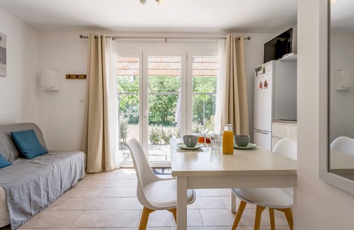 Taillades Apartment | Studio "La Fourmi" with Mountain View, Wi-Fi and Air Conditioning