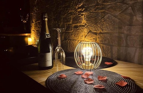 Centre Historique Apartment | Studio La Tentation - Spa, Champagne, Lit King Size, Clim