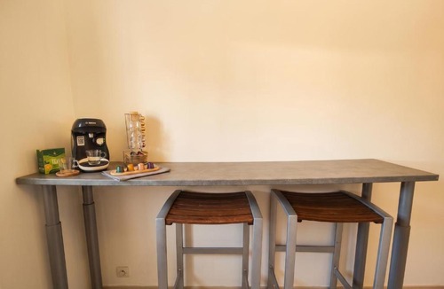 Auriol Apartment | Studio La Vague - Idéal Couple en Escapade Provence Hors Foules - Marché Samedi à Pied - Bois de la Lare 6km - CENTRE VILLE Auriol - Marseille 27km - Aubagne 11km - WIFI HD - Climatisation