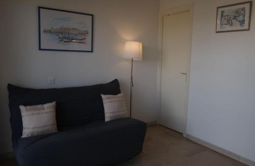 California - Pezou Apartment | Studio Le Floriana by Interhome