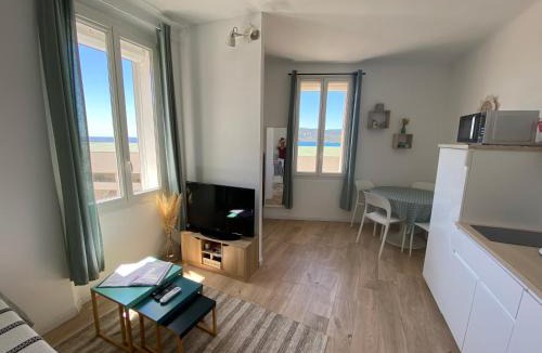 Les Sablettes Apartment | Studio le Monroe les pieds dans l'eau 10 m de la mer
