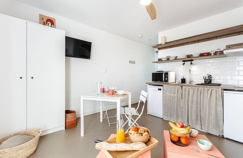 Rivedoux-Plage Apartment | Studio Les Pins with Sea View, Private Terrace, and Wi-Fi