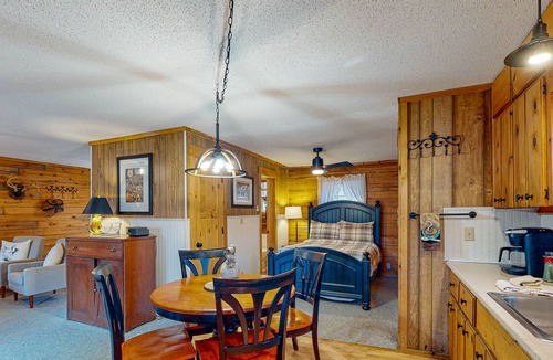 Eureka Springs Cabin | Studio-like cabin in quiet locale with firepit, kayak, fireplace & fishing pole