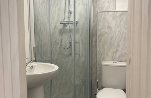 Upton upon Severn Apartment | Studio loft apartment in the centre of Upton upon Severn with parking and WIFI