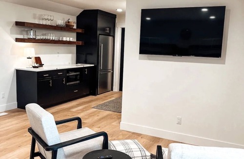 Peosta Apartment | Studio Loft great location just off Hwy 20.