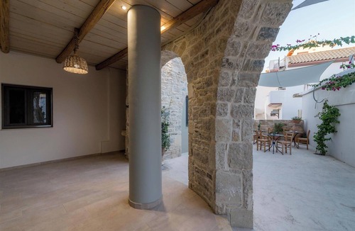 Petrokefalion Apartment | Studio Louisa