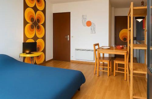 Talence Apartment | Studio lumineux talence ambiance rétro 70's