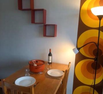 Talence Apartment | Studio lumineux talence ambiance rétro 70's