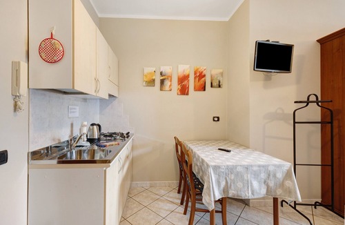 Monforte d'Alba Apartment | Studio 'Luna' with Shared Garden, Balcony and Wi-Fi