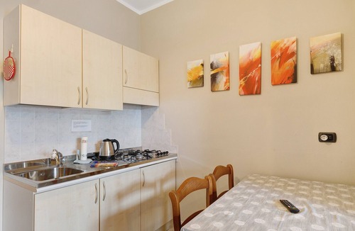 Monforte d'Alba Apartment | Studio 'Luna' with Shared Garden, Balcony and Wi-Fi