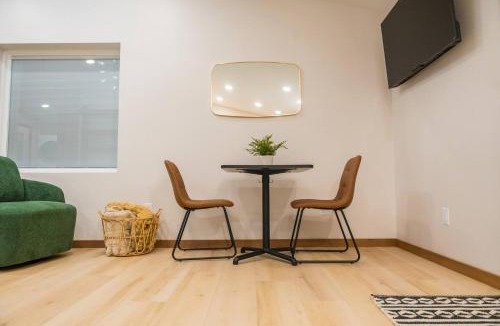 Homerville House | Studio Luxe - 1BR-1BA - Private Patio & Grill