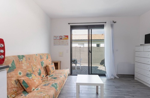 Magescq Apartment | Studio "Marrocq" with Shared Garden