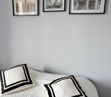 Les Pavillons-sous-Bois Apartment | Studio Moderne Zen