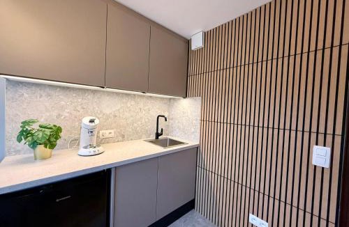 Han-sur-Lesse Apartment | Studio moderne avec balcon , centre Han-sur-Lesse ,5 min Grottes