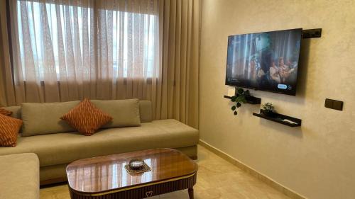 Ain Sebaa Apartment | Studio moderne avec parking ascenseur -Maarif Centre