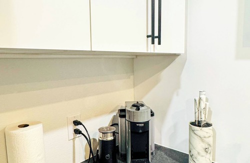 Hull Apartment | Studio Moderne Chic Gatineau/Ottawa
