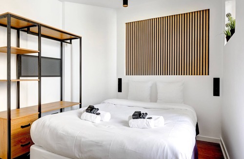 Champs-Elysees Apartment | Studio moderne et climatise aux Champs-Elysées
