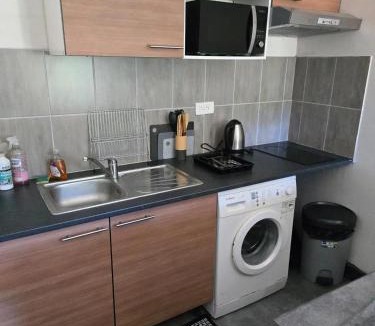 Monistrol-dʼAllier Apartment | Studio moderne à Monistrol-d'Allier avec balcon 27 m²