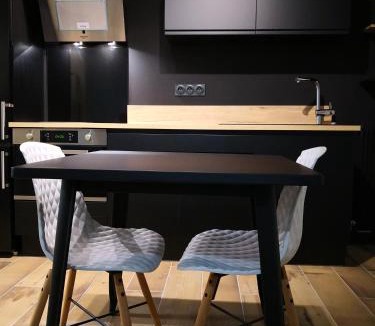Aix-les-Bains Apartment | Studio moderne,parking,piscine,tennis,terrasse.