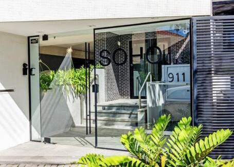 Bigorrilho Apartment | Studio Moderno com sacada Ap 48 Soho Life