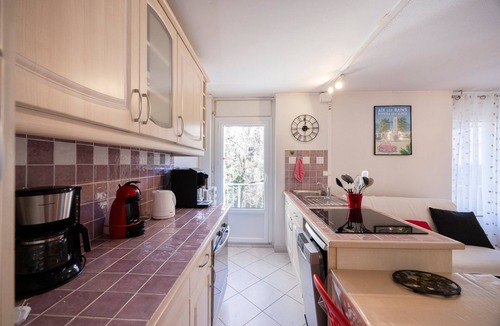 Aix-les-Bains City Center Apartment | Studio Montcalm with Shared Pool, Wi-Fi, and Parking
