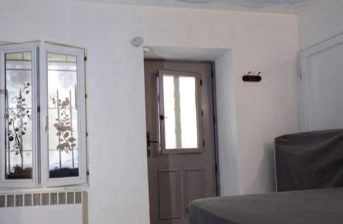Montfrin Apartment | Studio Montfrinois proche du pont du Gard