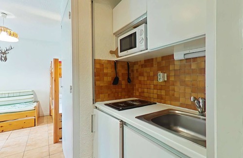 Montgenevre Apartment | Studio Montgenèvre, ski-in/ski-out, sleeps 2