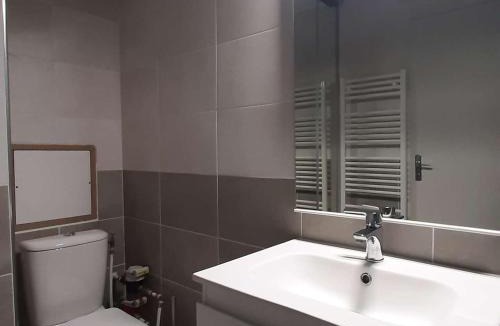 Montgenevre Apartment | Studio Montgenèvre, skis aux pieds, 2 couchages - FR-1-330D-1
