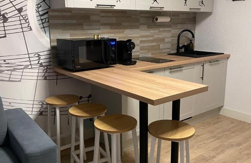 Bourgoin-Jallieu Apartment | Studio Music Blue - Bourgoin Centre