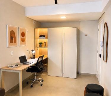 Marilia Apartment | Studio na Av Esmeraldas com garagem