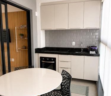 Marilia Apartment | Studio na Av Esmeraldas com garagem