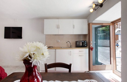 Villair-Amerique Apartment | Studio 'Nel Cuore Della Via Francigena' with Mountain View and Private Garden