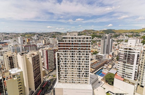 Graminha Apartment | Studio no Centro com Academia, Piscina e Varanda