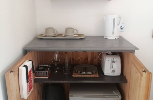 Sandford Apartment | Studio @ No28 Peaceful Garden Annexe with sauna
