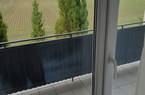 Illertissen Apartment | Studio 'Nr 1' with Balcony and Wi-Fi