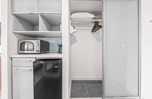 Ala Moana Condo | Studio Ocean View & Balcony 1118