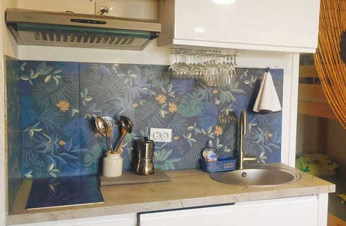 Les Iles Apartment | Studio on Frioul Island: at the foot of a beach and the Morgiret calanque.
