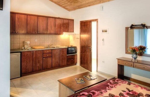 Agios Georgios Pagon Apartment | Studio only 400m from the sandy beach