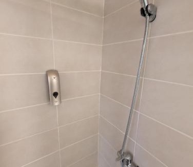 Saint-Jean-d'Ardieres Apartment | Studio proche de la gare