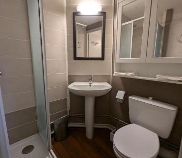 Saint-Jean-d'Ardieres Apartment | Studio proche de la gare
